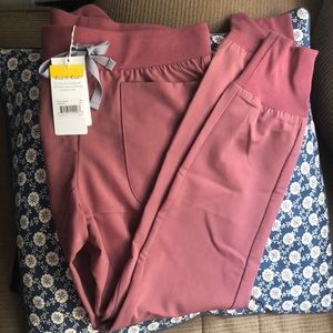 FIGS mauve qua jogger scrub pants!